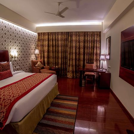 Отель Ramada By Wyndham Jaipur Jaisinghpura Экстерьер фото