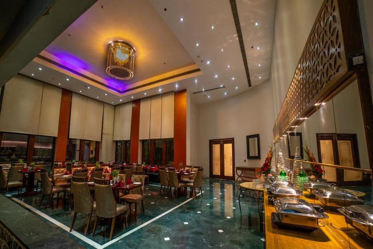 Отель Ramada By Wyndham Jaipur Jaisinghpura Экстерьер фото