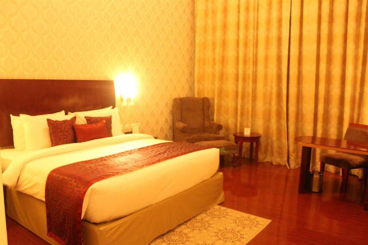 Отель Ramada By Wyndham Jaipur Jaisinghpura Экстерьер фото