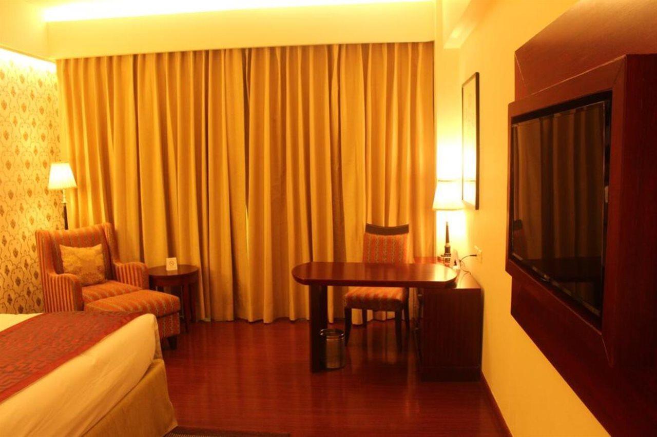 Отель Ramada By Wyndham Jaipur Jaisinghpura Экстерьер фото