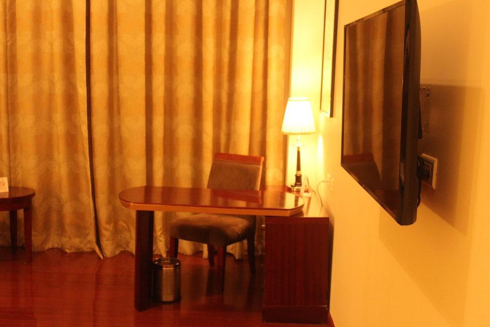 Отель Ramada By Wyndham Jaipur Jaisinghpura Экстерьер фото