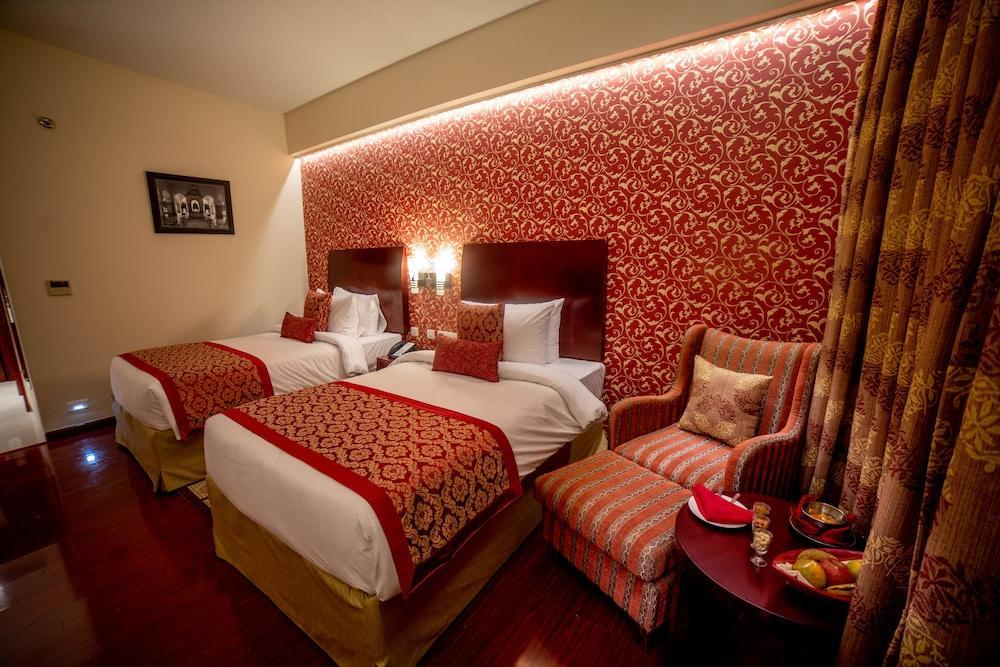 Отель Ramada By Wyndham Jaipur Jaisinghpura Экстерьер фото