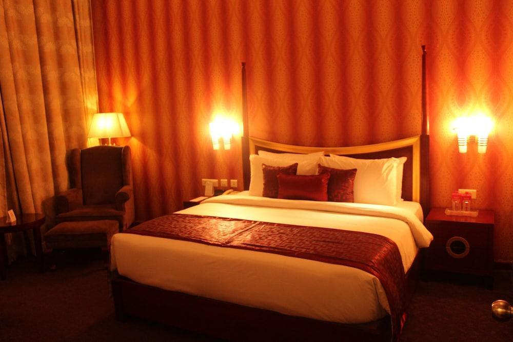 Отель Ramada By Wyndham Jaipur Jaisinghpura Экстерьер фото