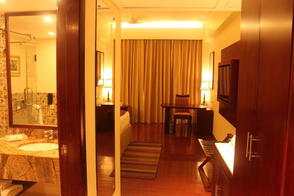 Отель Ramada By Wyndham Jaipur Jaisinghpura Экстерьер фото