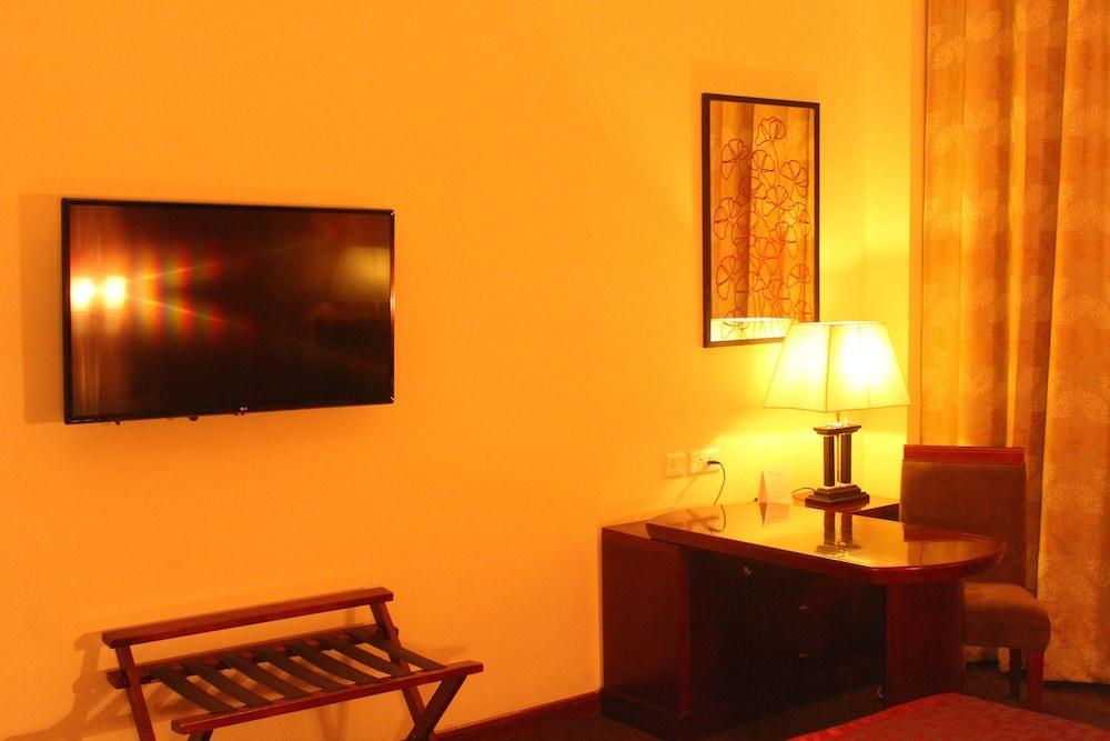 Отель Ramada By Wyndham Jaipur Jaisinghpura Экстерьер фото