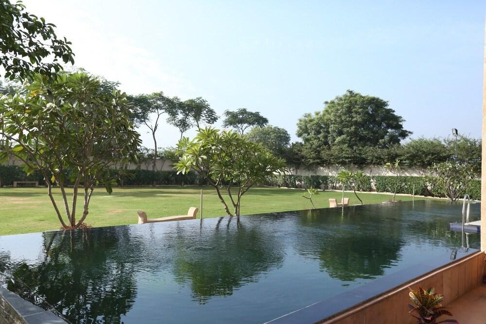 Отель Ramada By Wyndham Jaipur Jaisinghpura Экстерьер фото