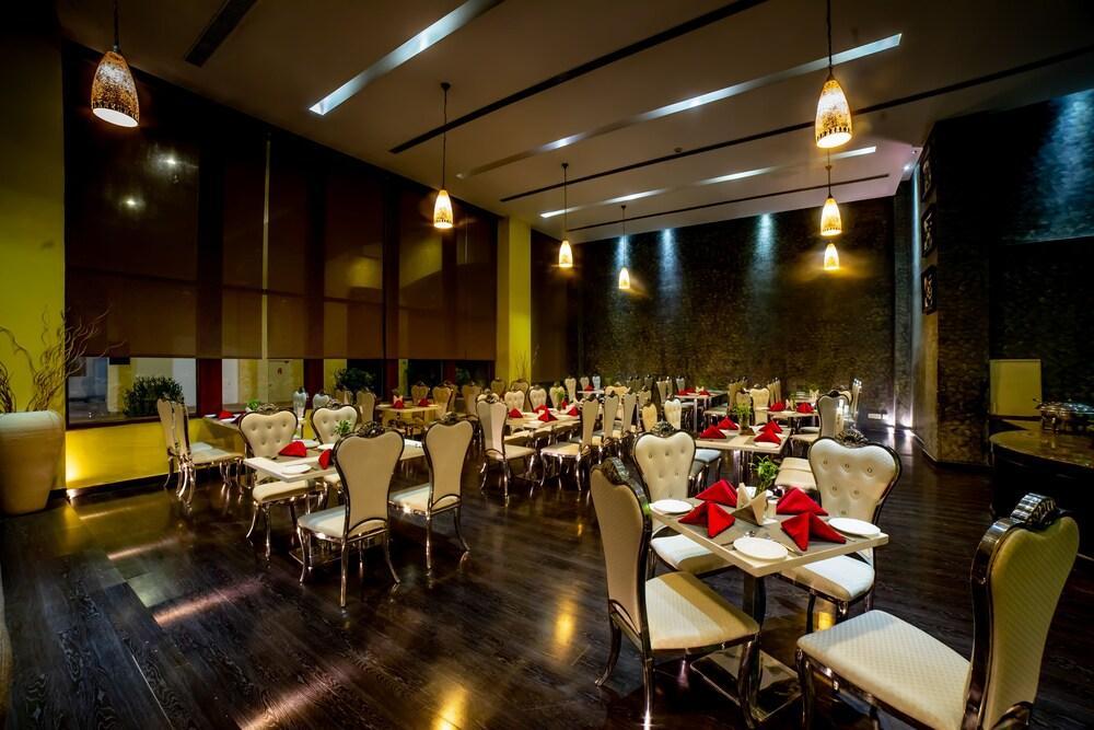 Отель Ramada By Wyndham Jaipur Jaisinghpura Экстерьер фото