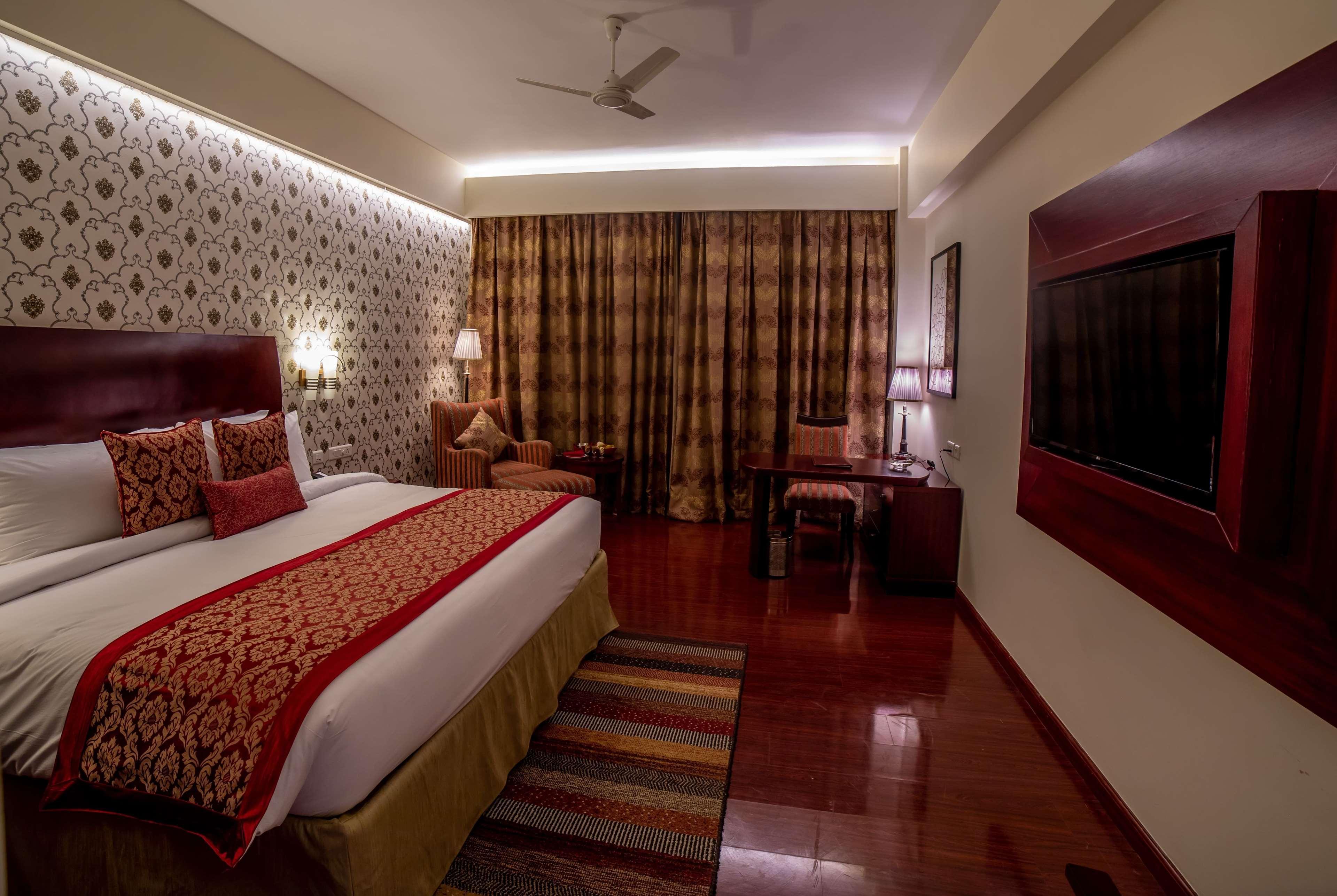 Отель Ramada By Wyndham Jaipur Jaisinghpura Экстерьер фото