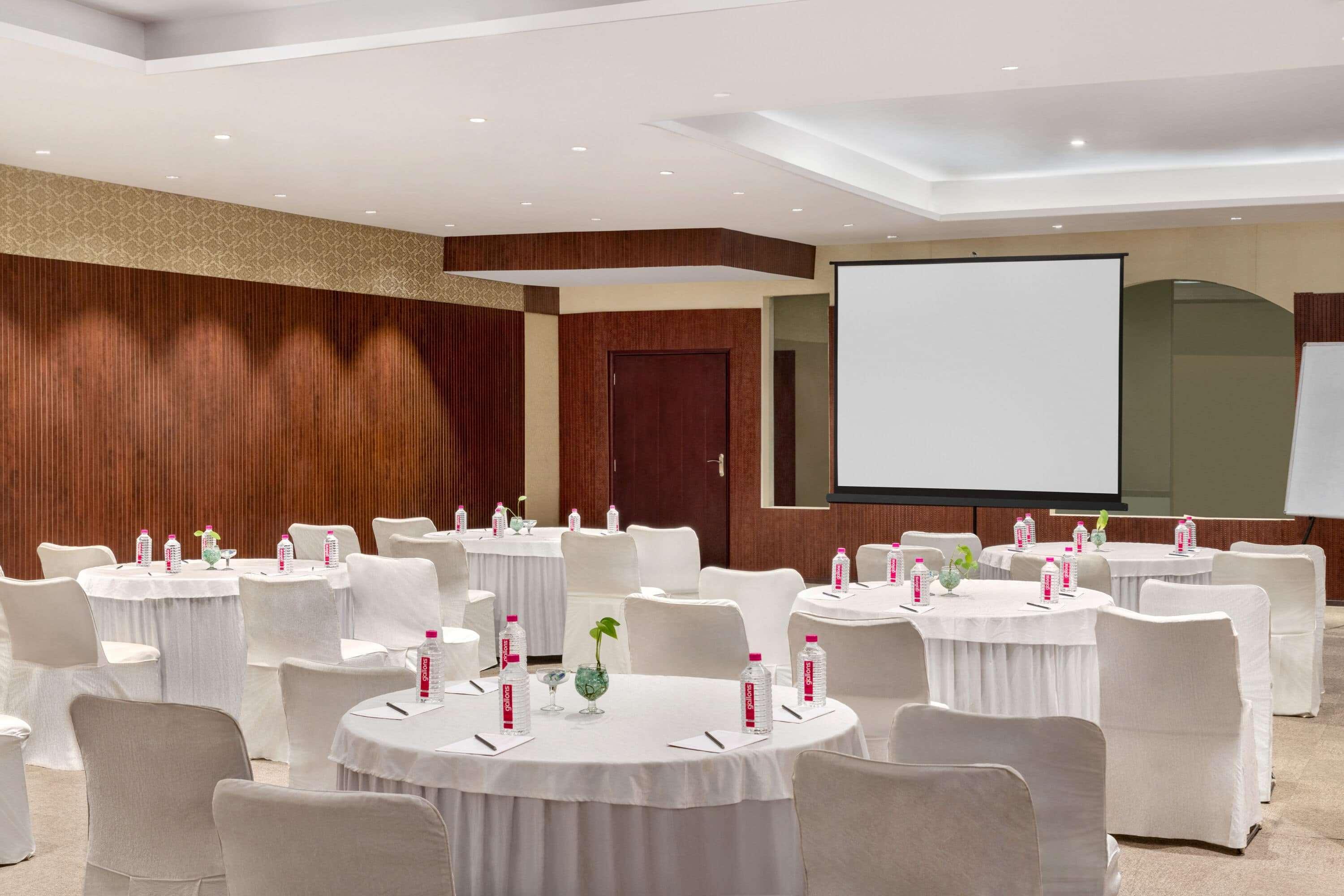 Отель Ramada By Wyndham Jaipur Jaisinghpura Экстерьер фото