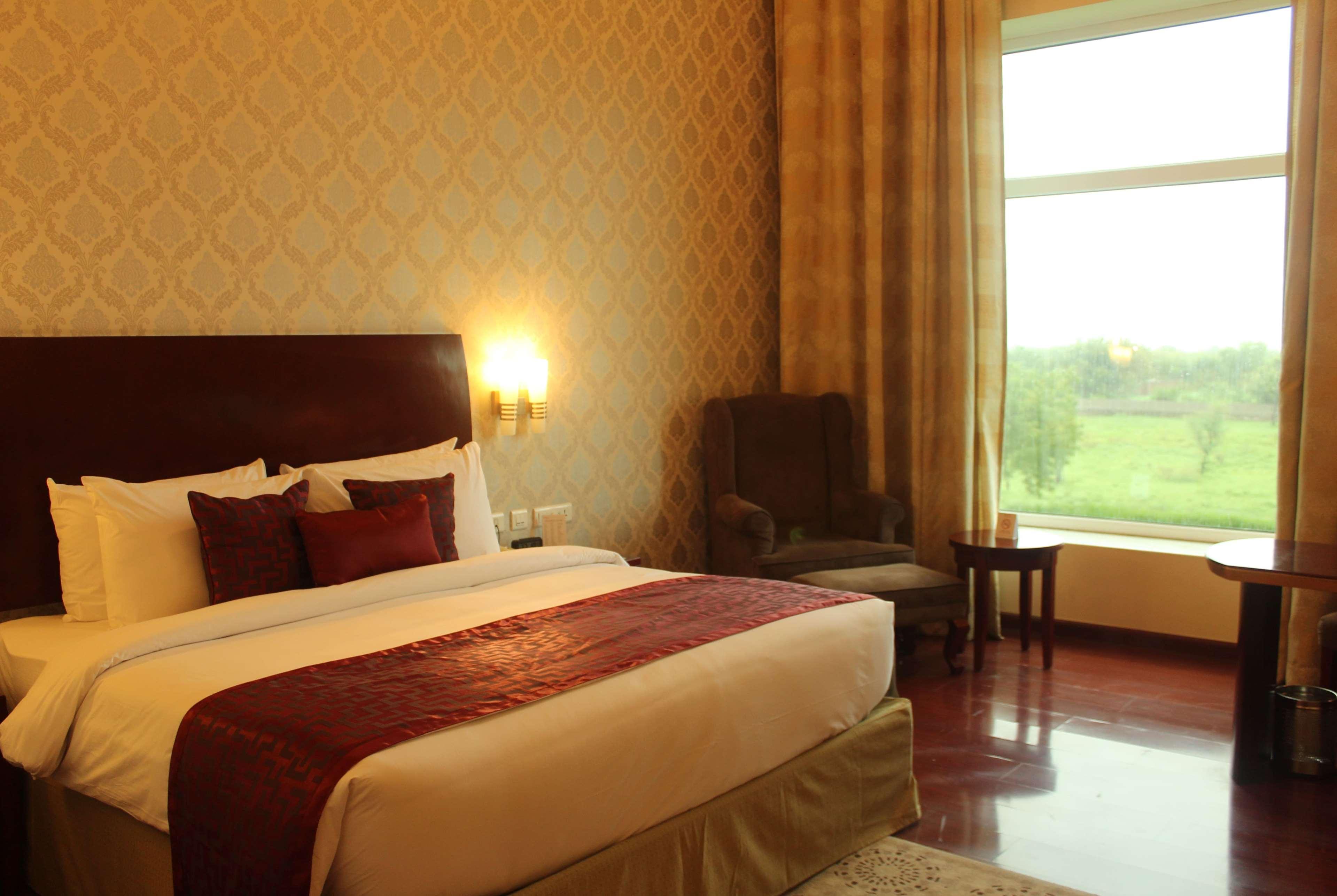 Отель Ramada By Wyndham Jaipur Jaisinghpura Экстерьер фото